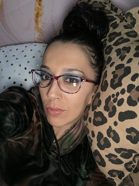 u92101991 header picture leakfans.com