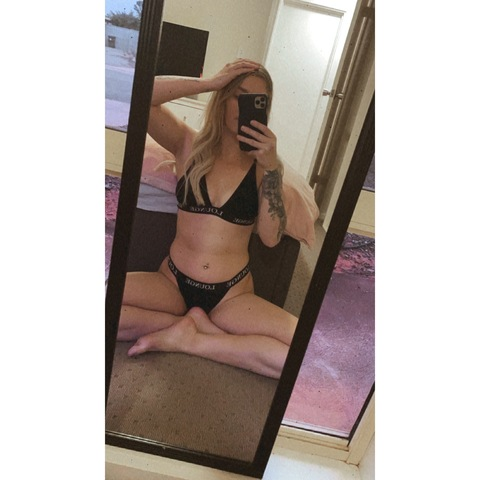 u97893160 header picture leakfans.com