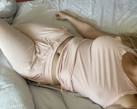 uk-hot-mom header picture leakfans.com