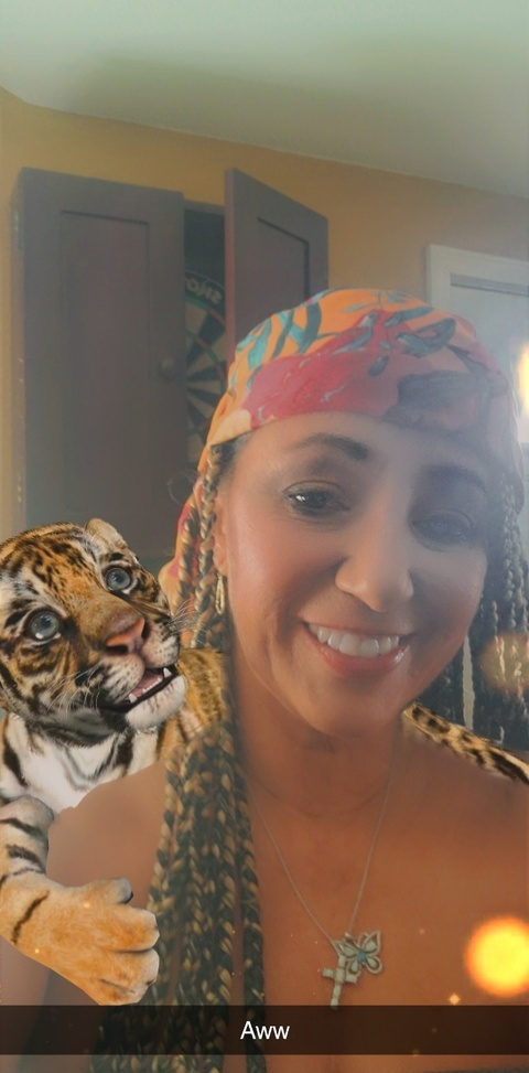 uniquelyuri header picture leakfans.com