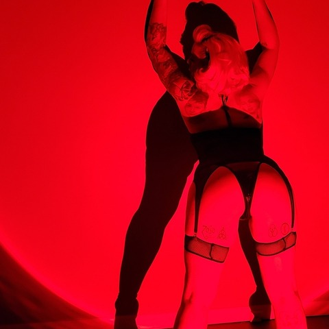 unzippedvixxx header picture leakfans.com