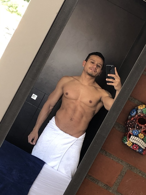 vargasl1990 header picture leakfans.com