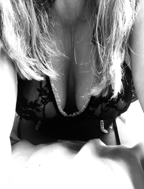 xjuicypeachx header picture leakfans.com