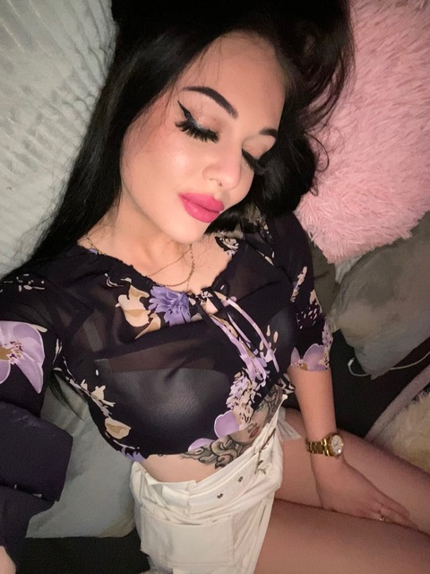 xvaneesssx header picture leakfans.com