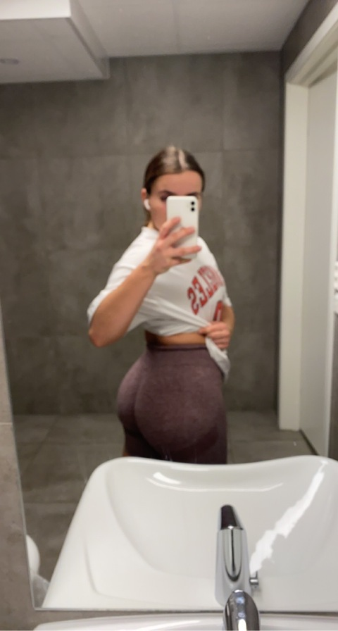 yeetmeeeee header picture leakfans.com