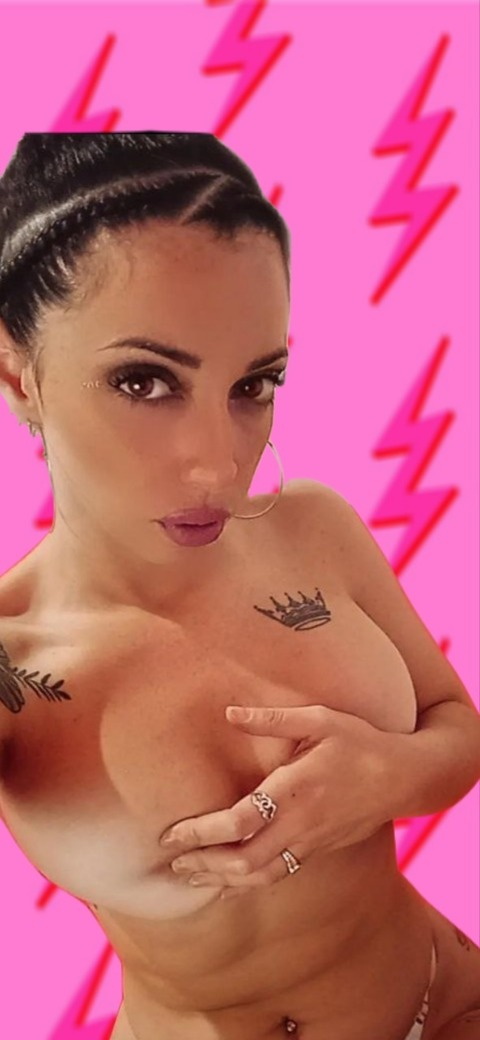 yourgirllatinaa header picture leakfans.com