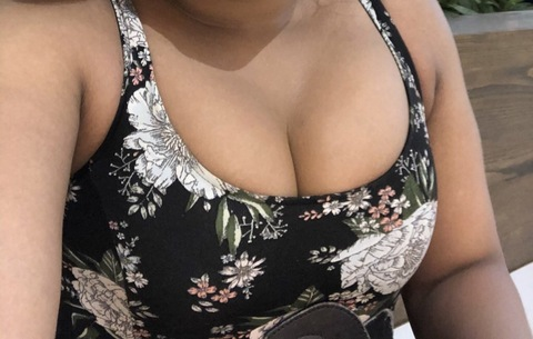 zairaxxx header picture leakfans.com