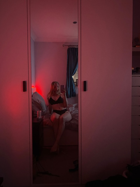 zoelily1010 header picture leakfans.com